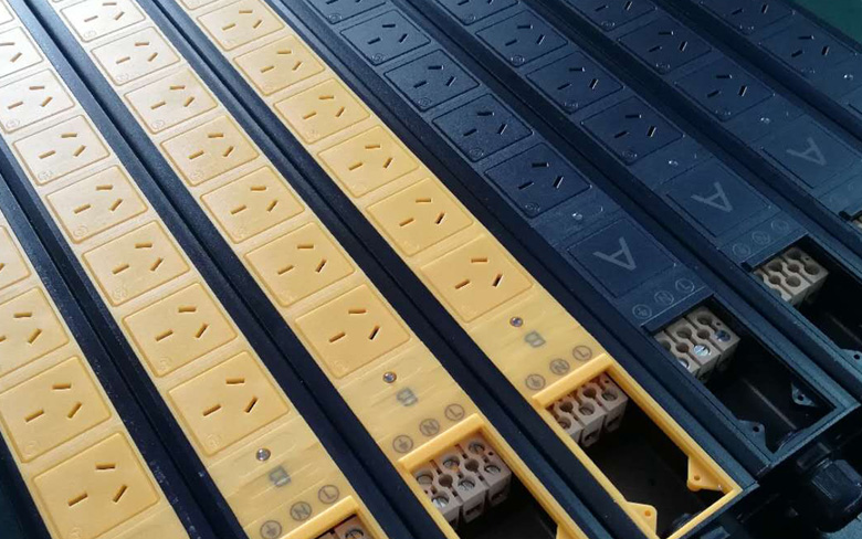 20位國(guó)標(biāo)三扁10A 機(jī)柜PDU插座 AB路錯(cuò)位 32A接線盒輸入