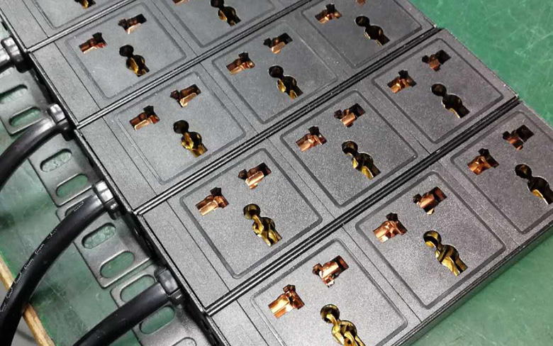 定制PDU插座 小機箱專用PDU插座 3位萬用孔10A